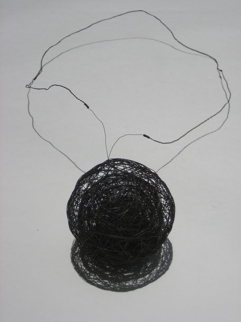 1994 iron wire, gold wire, o 6,5cm