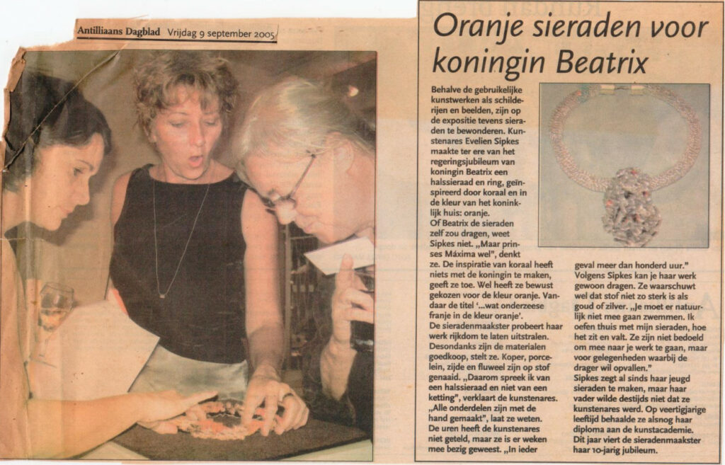 2005 09 AD 'Oranje sieraden voor koningin Beatrix'