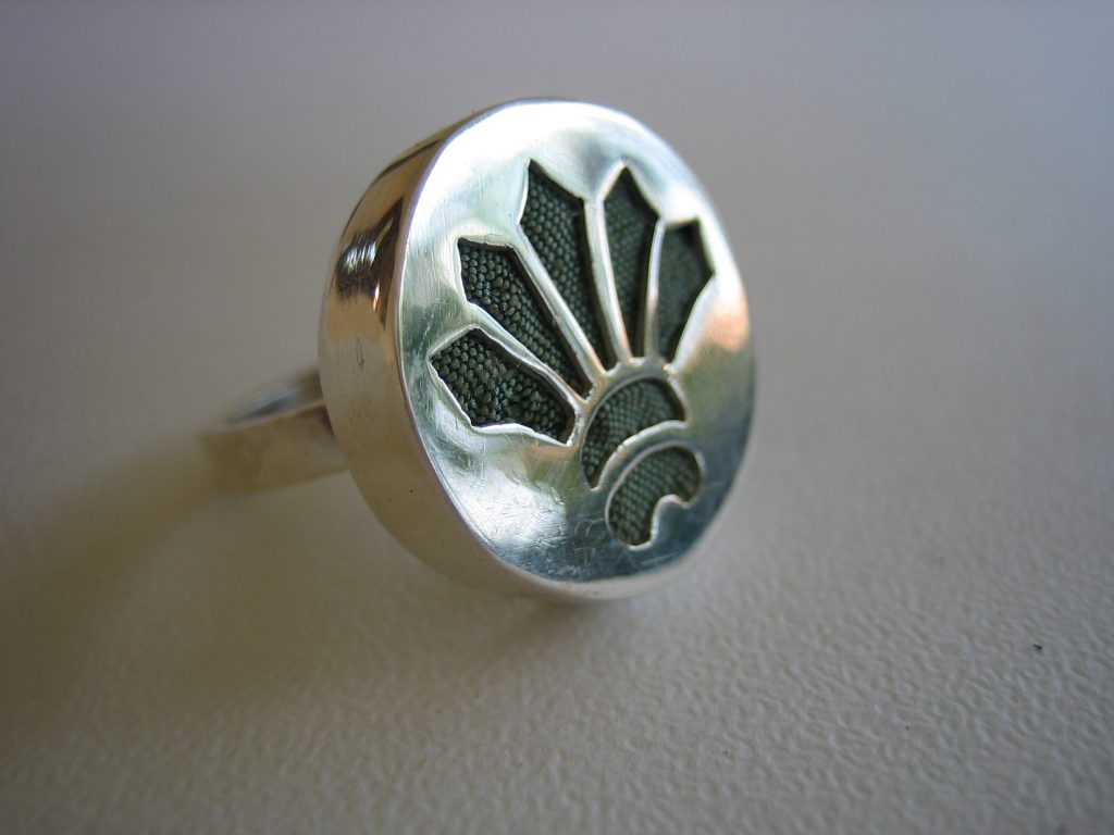 2005 silver, silk, o2,2cm