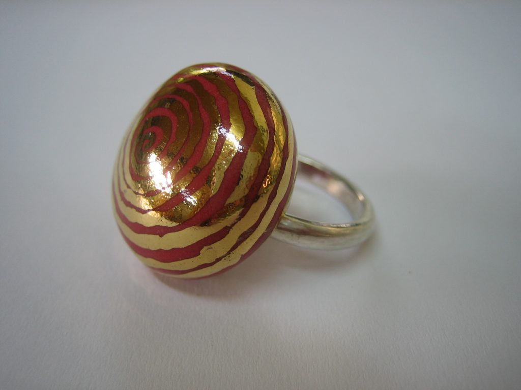 2006 porcelain, luster, silver,o 2,5cm