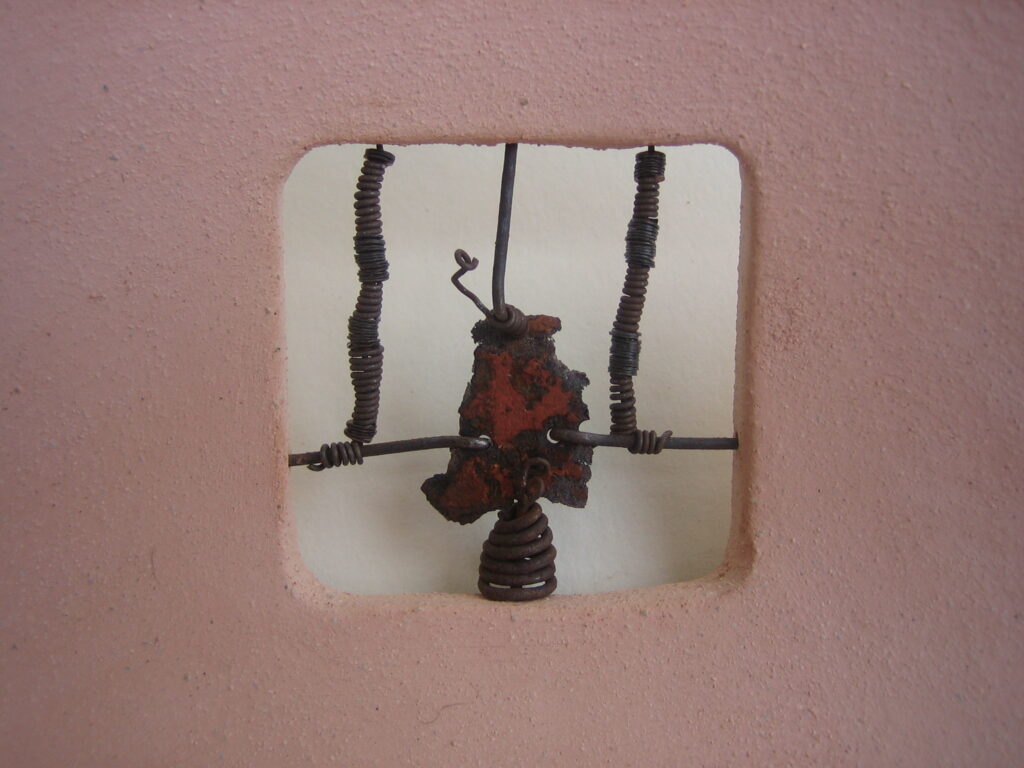 2008 earthenware, rust, detail, o26cm