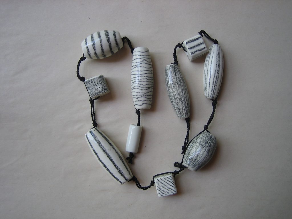 2009 porcelain, silk, o 21cm
