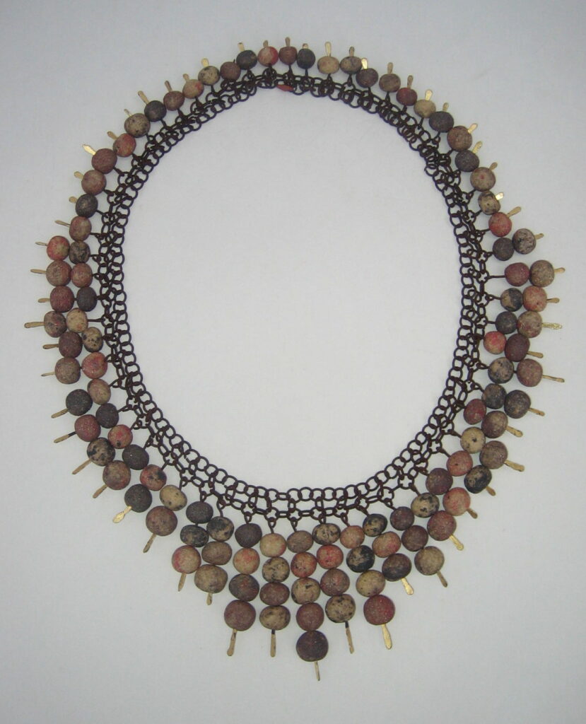 2010 stoneware, iron wire, w28x35cm