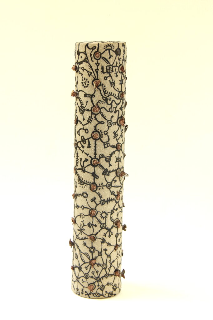 2011 'Rainmaker 01' stoneware, thorns, h27x o5,3cm
