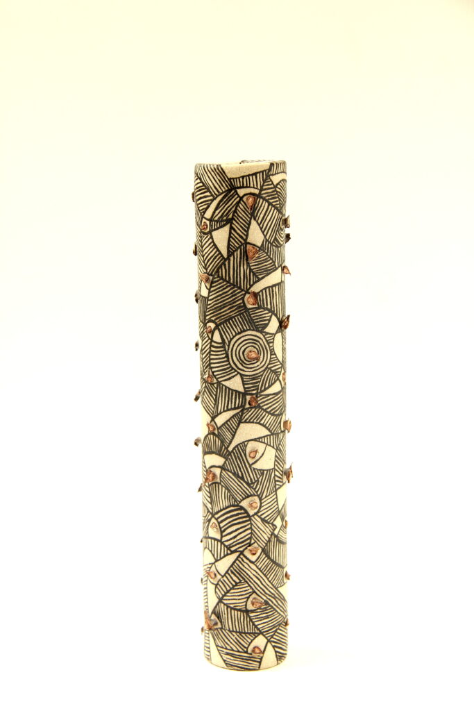 2011 'Rainmaker 02' stoneware, thorns, h27,7x o5cm