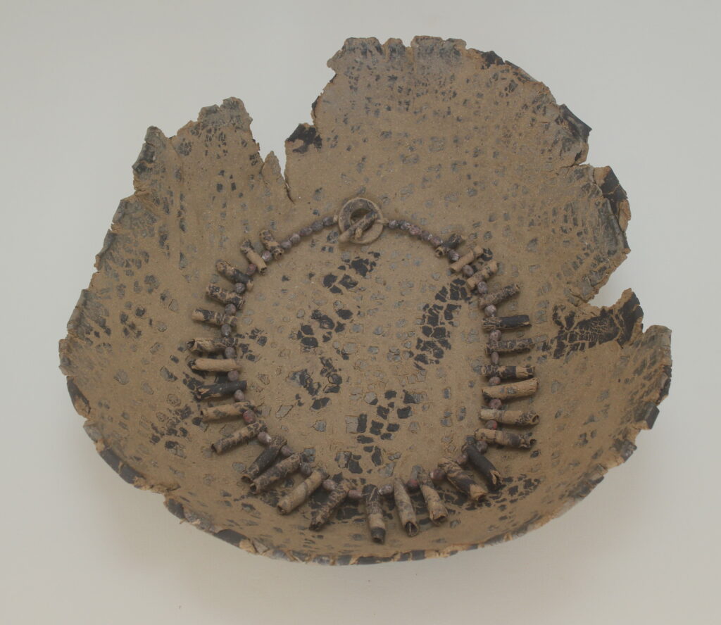 2011 stoneware, h9,5xo31cm. Necklace, stoneware, porcelain, o20cm