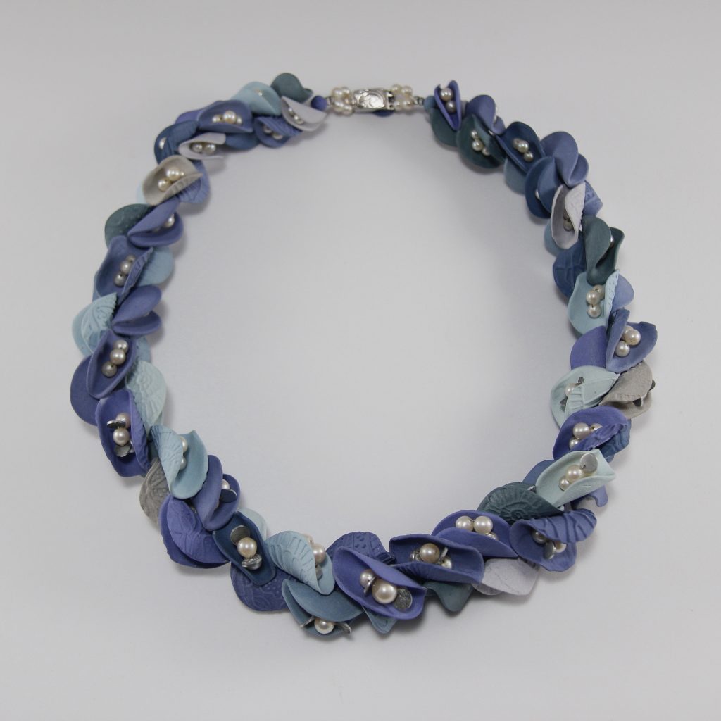 2013 Pearls from grandmother, porcelain, o 20cm